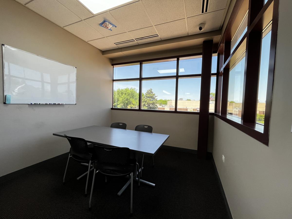 Photo of Study Room 2 in Youth Services.